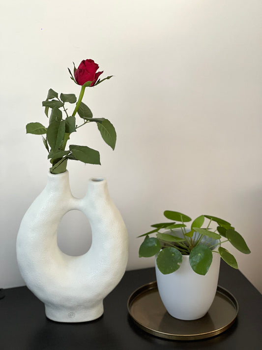 Vase blanc en céramique forme originale AYLA - Design contemporain - B&Inside
