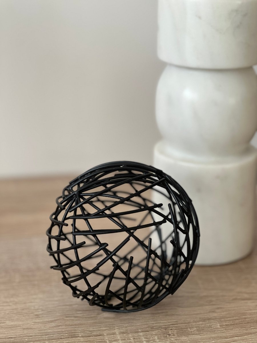 Boule Décorative Métal Noir TOPLOU - Motif Complexe 13cm - B&Inside