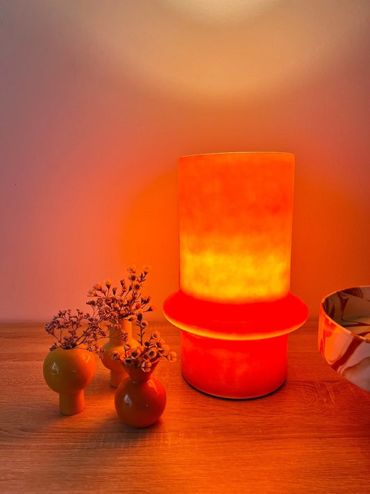 Lampe de table orange en verre recyclé LIMA - B&Inside