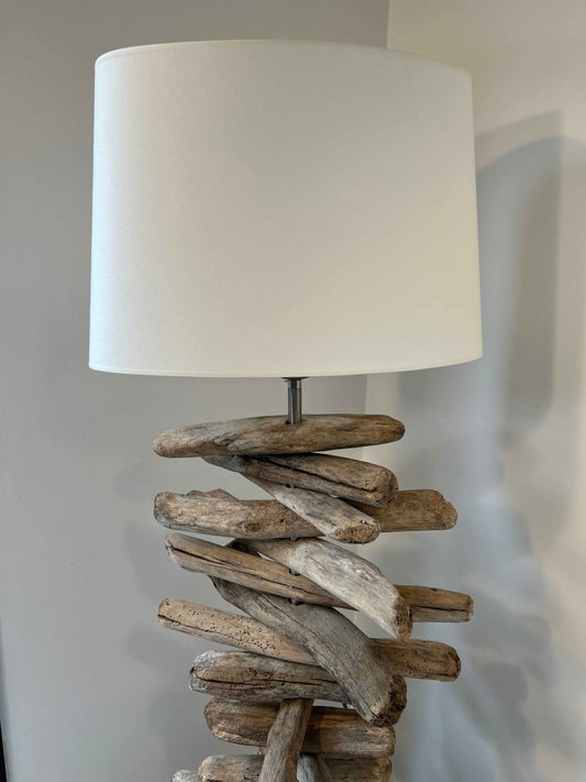 Lampe en bois flotté et abat - jour blanc WIDE DRIFTWOOD - B&Inside