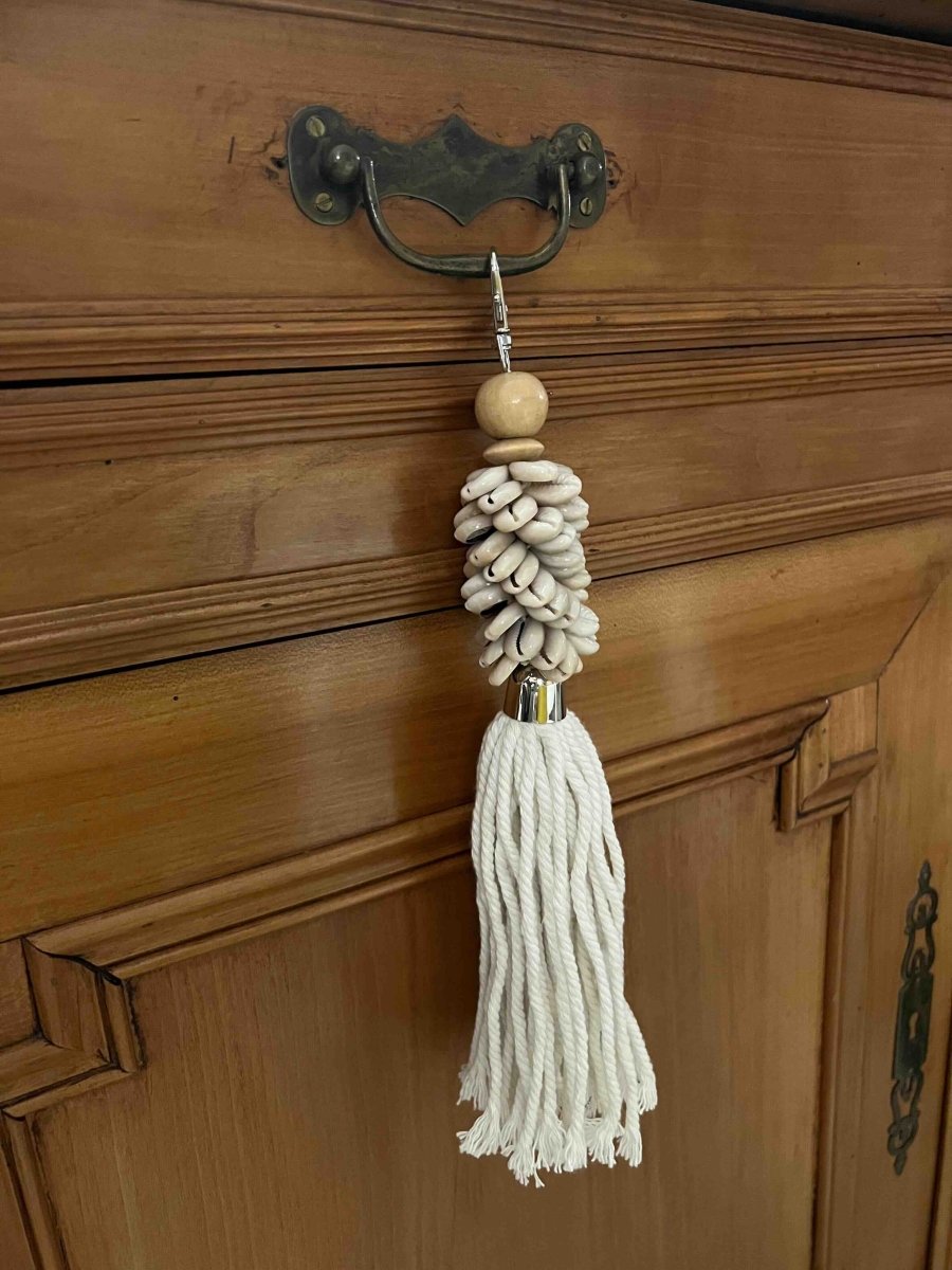 Porte - clés en coquillages blancs ou noirs - ONANG - B&Inside