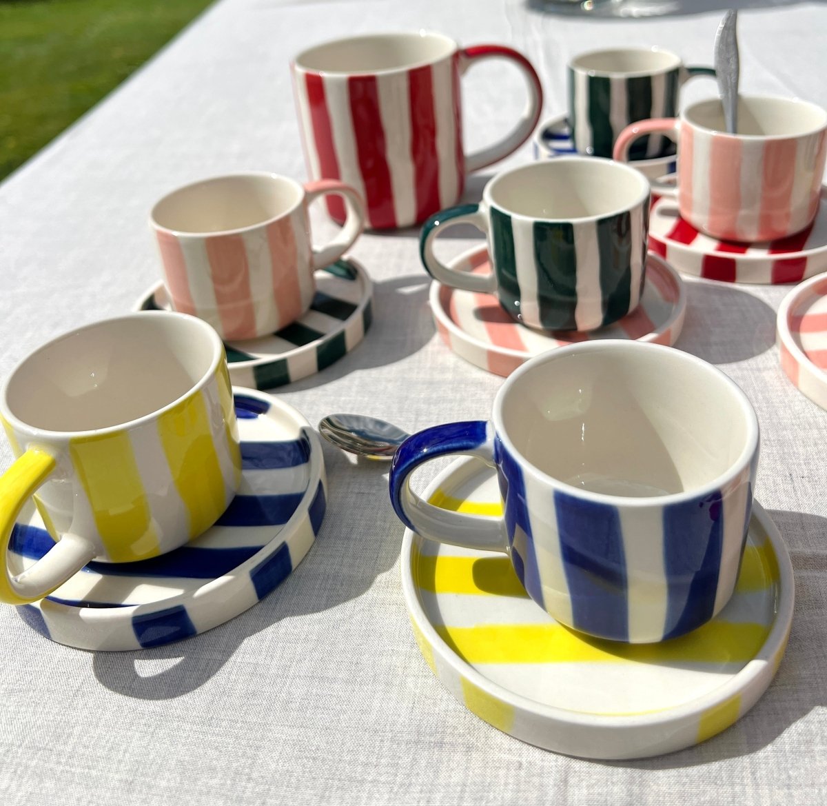 STRIPES EXPRESSO - Tasse et sous - tasse rayées vert de "Magazin Minori" - B&Inside