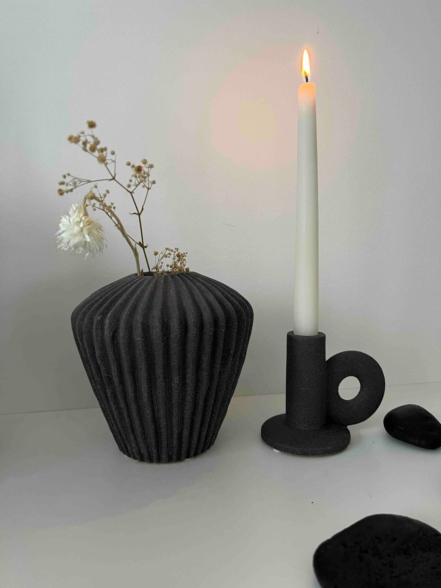 Vase gris anthracite LUKA structure rainurée - Design Moderne - B&Inside