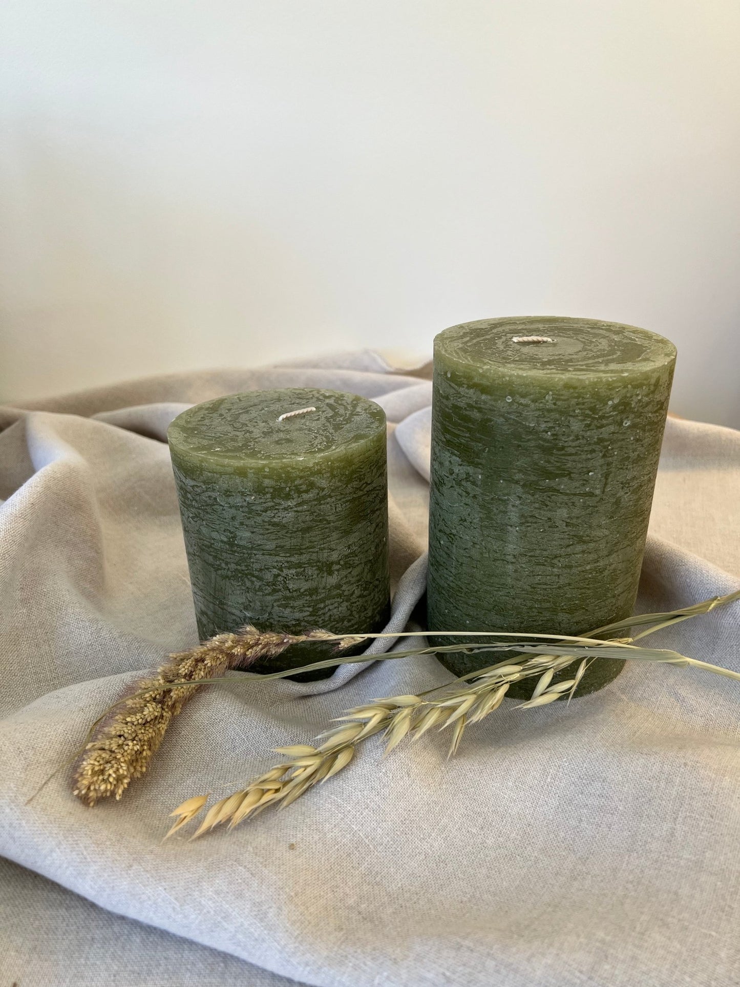 Bougies rustiques vert olive - B&Inside