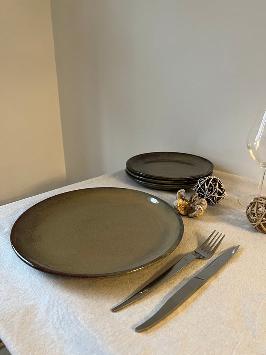 HOLIDAYS - Assiette plate kaki en grès - B&Inside