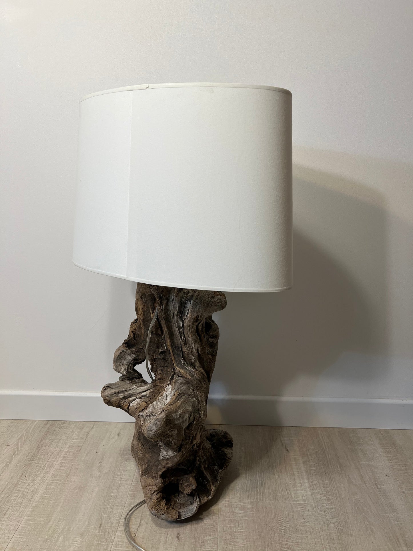 MEDIUM DRIFTWOOD - Lampe en bois flotté et abat-jour blanc B&Inside