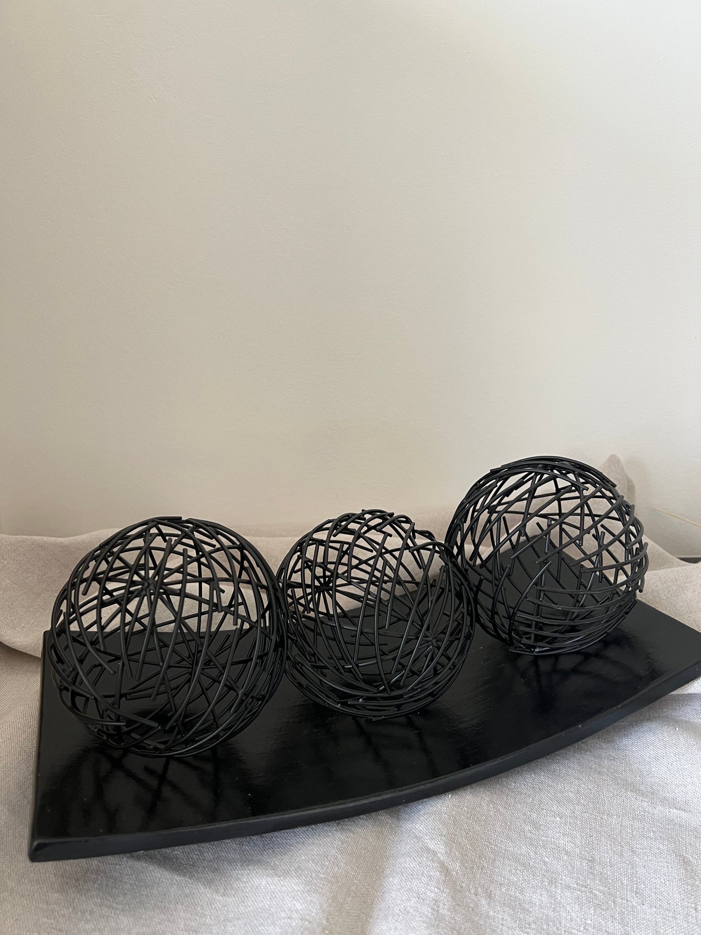 TOPLOU - Boule décorative en métal noir - B&Inside