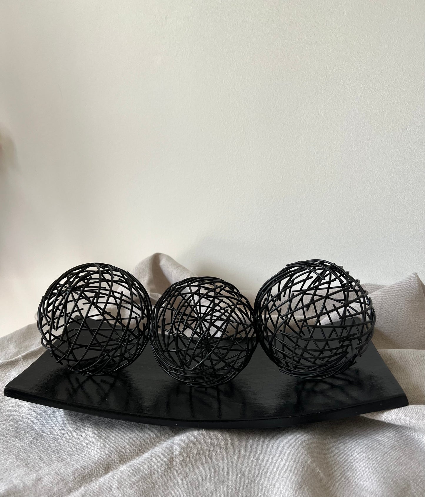TOPLOU - Boule décorative en métal noir - B&Inside