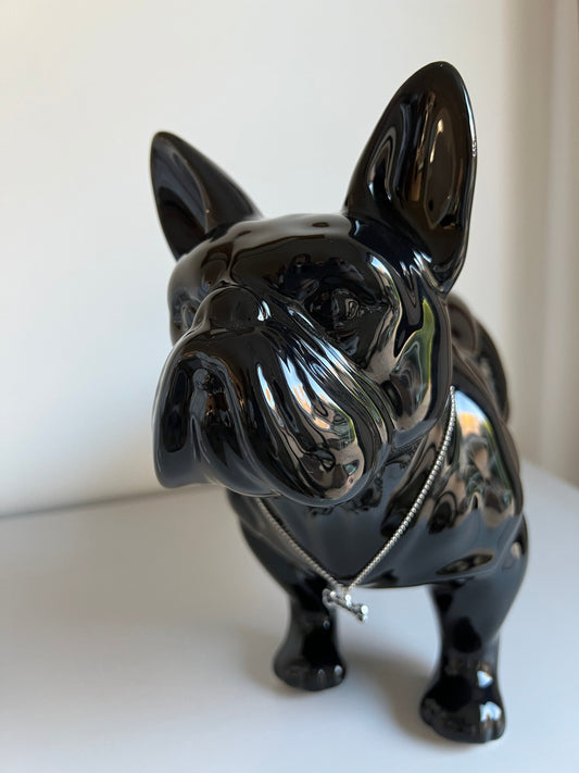 TORNADE - Bouledogue noir debout et son collier pendentif en forme d'os en strass - B&Inside