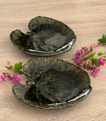 Assiette ALCHEMILLE en grès forme feuille