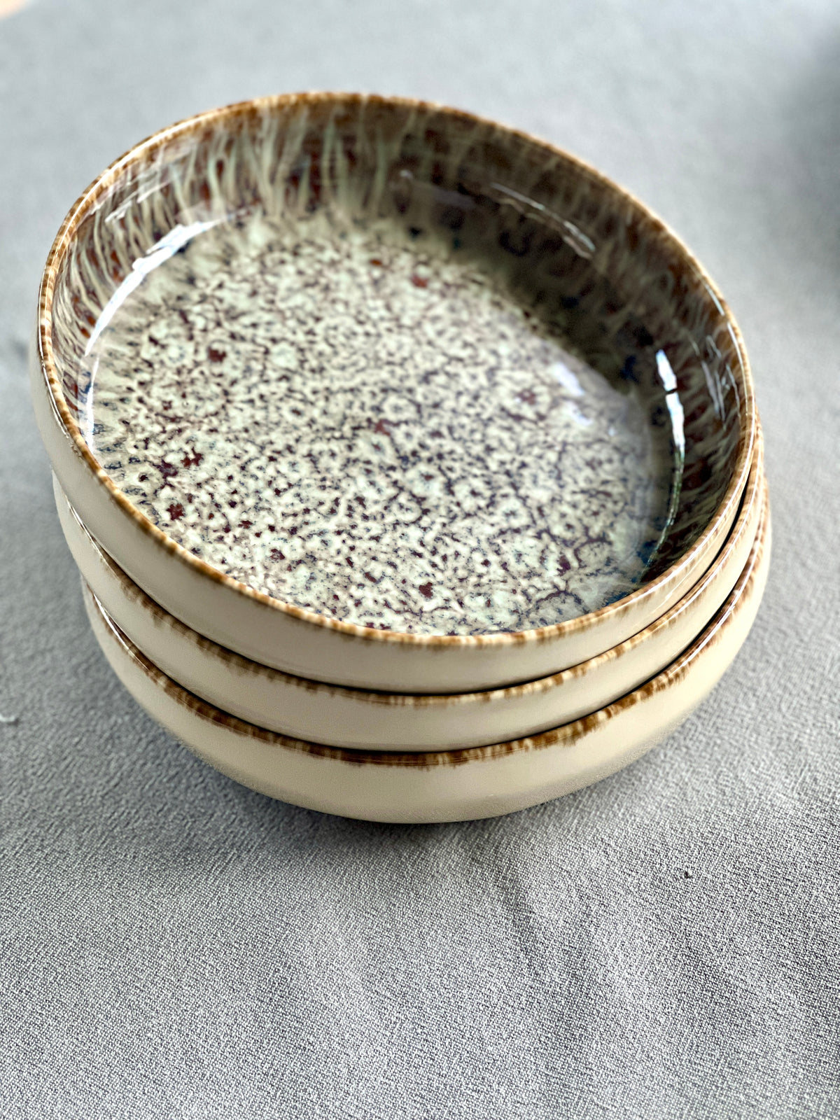 Assiette creuse beige moucheté – Kelly – Ø 22 cm