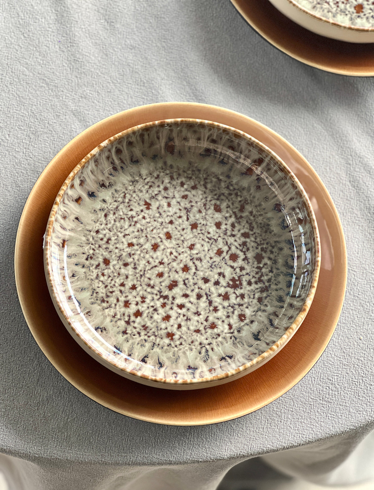 Assiette creuse beige moucheté – Kelly – Ø 22 cm