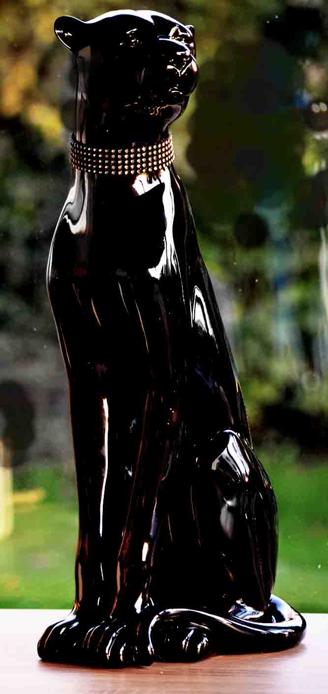BAGHEERA - Panthère noir assise avec son collier diamant - bninside