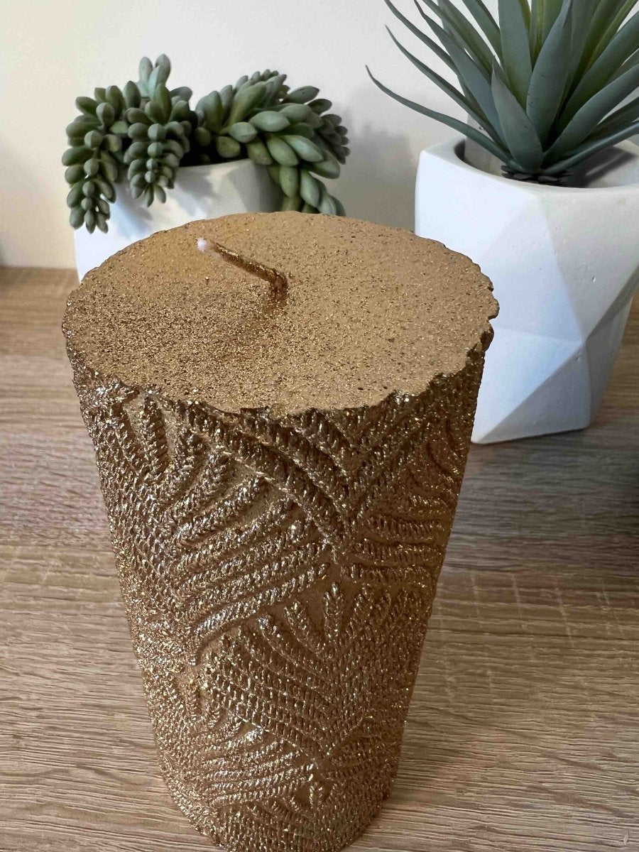 Bougie PAOLA Or Pailleté - Motifs Relief 40h - Décoration Luxe - B&Inside