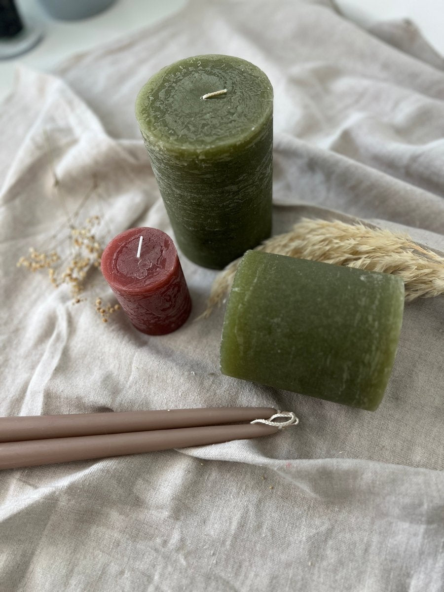 Bougies rustiques vert olive - 2 tailles disponibles - B&Inside