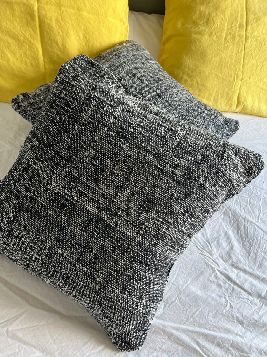 Coussin TENNESSEE coton recyclé noir fait main - B&Inside