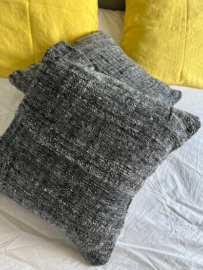 Coussin TENNESSEE coton recyclé noir fait main - B&Inside