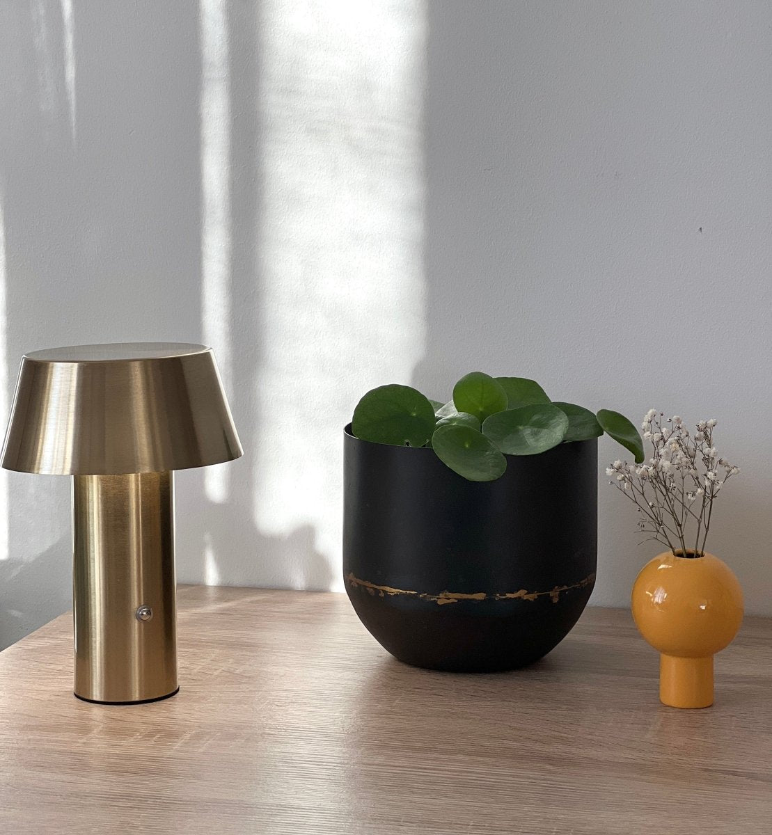 Lampe de table dorée VAGABONDE sans fil rechargeable - B&Inside