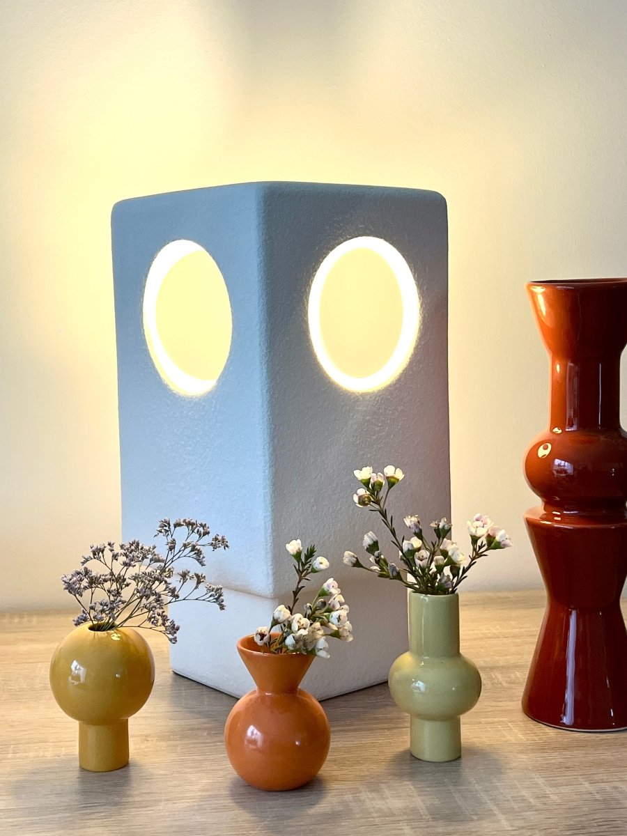 Lampe de table FLYRA en céramique blanche - B&Inside