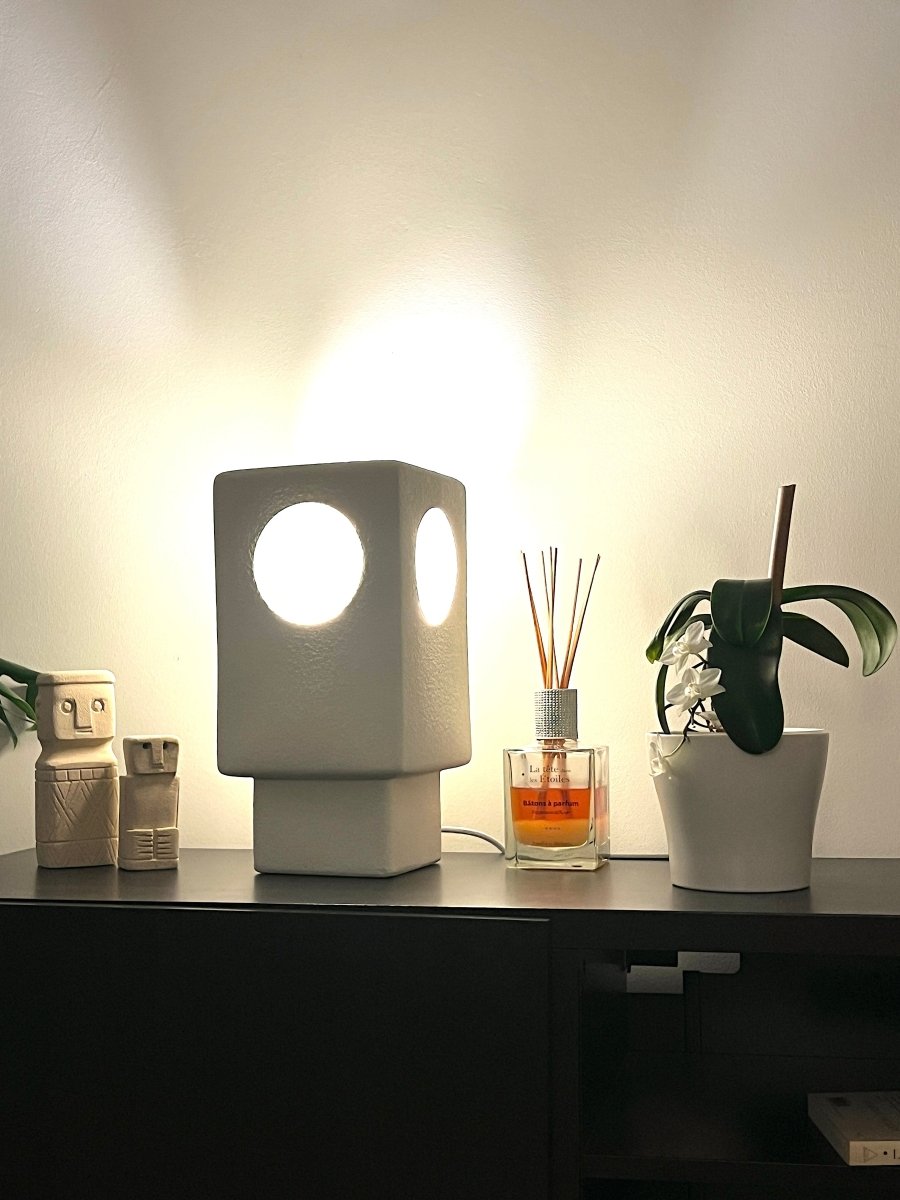 Lampe de table FLYRA en céramique blanche - B&Inside