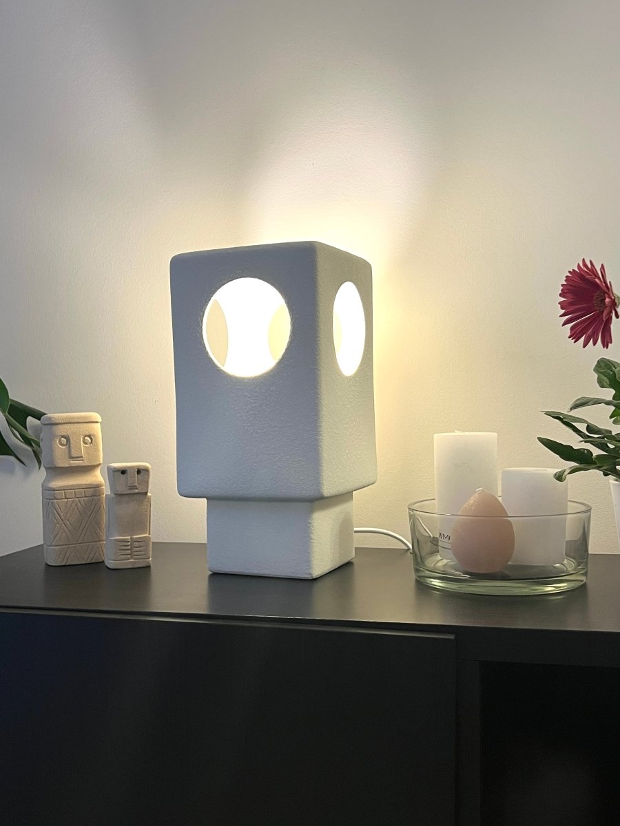 Lampe de table FLYRA en céramique blanche - B&Inside