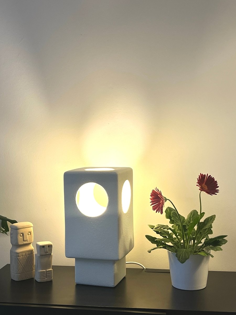 Lampe de table FLYRA en céramique blanche - B&Inside