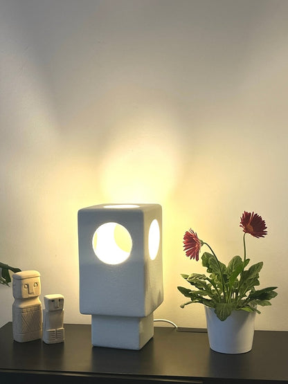 Lampe de table FLYRA en céramique blanche - B&Inside