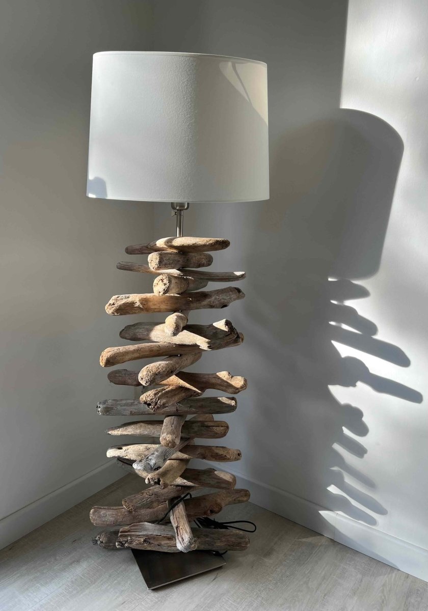Lampe en bois flotté et abat - jour blanc WIDE DRIFTWOOD - B&Inside