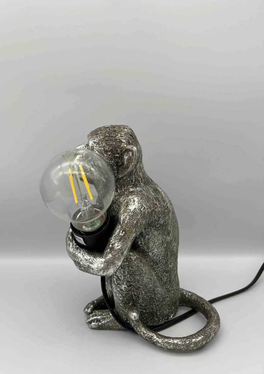 Lampe singe assis enlaçant une ampoule KALA - B&Inside