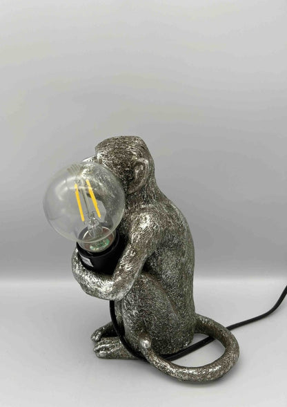 Lampe singe assis enlaçant une ampoule KALA - B&Inside
