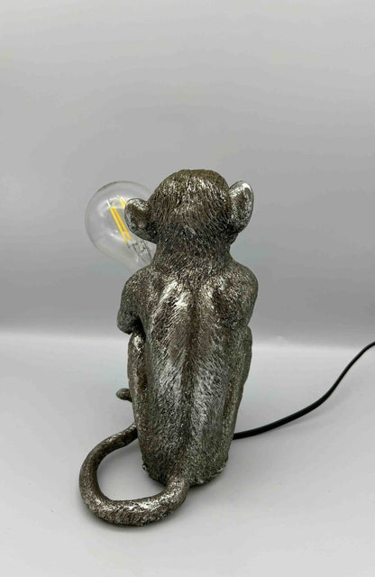 Lampe singe assis enlaçant une ampoule KALA - B&Inside