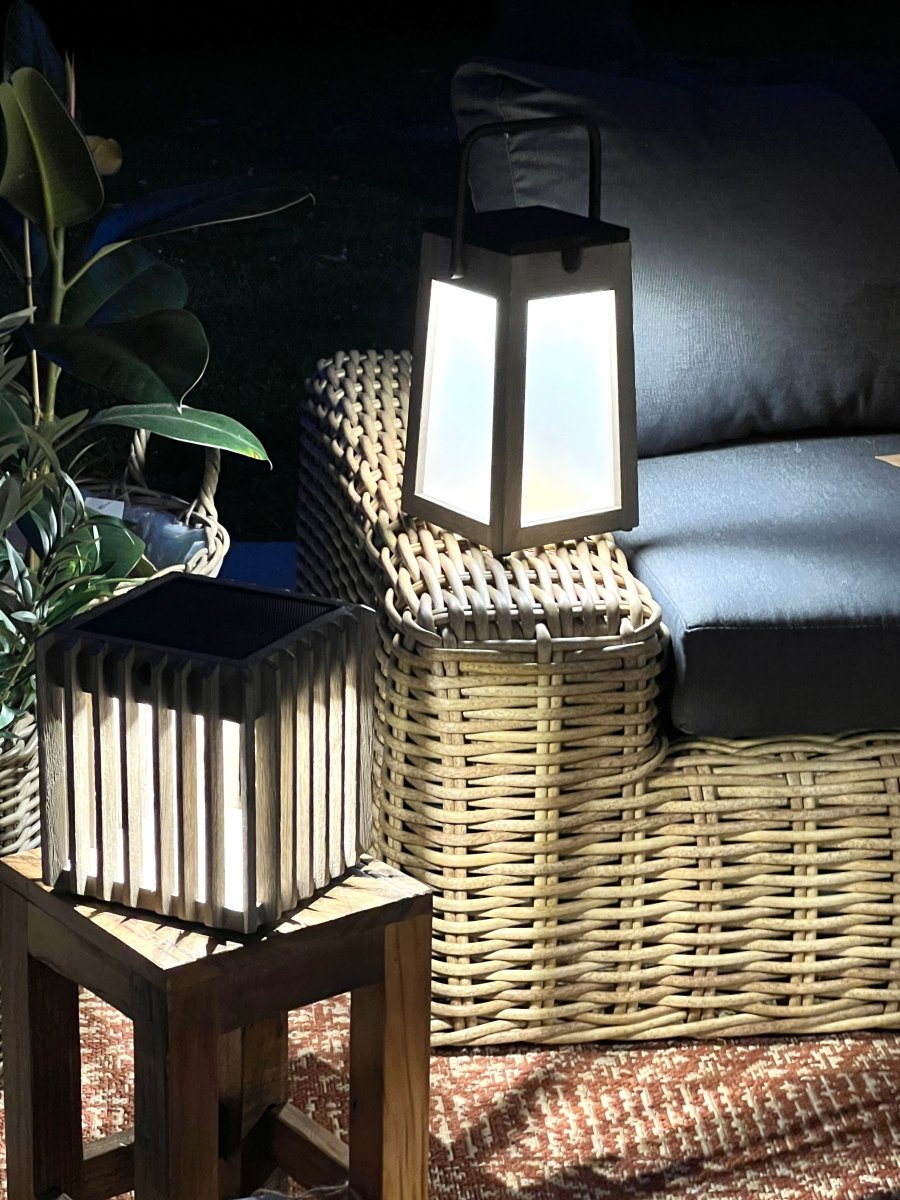 Lampe Solaire VERTI - Teck Naturel 300 Lumens Portable - B&Inside
