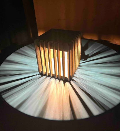 Lampe Solaire VERTI - Teck Naturel 300 Lumens Portable - B&Inside