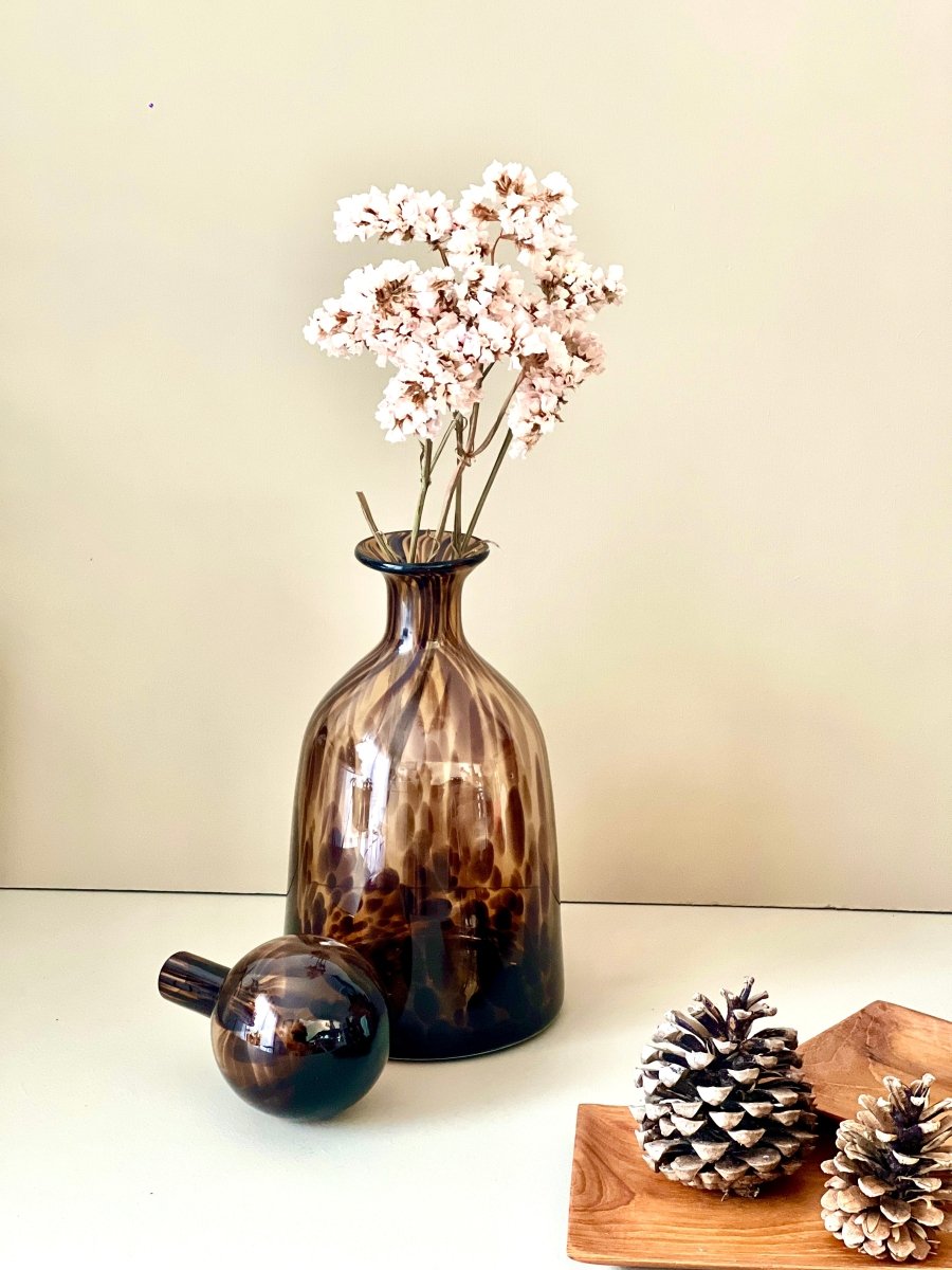 Petite carafe décorative Léopard en verre fumé ambré - B&Inside
