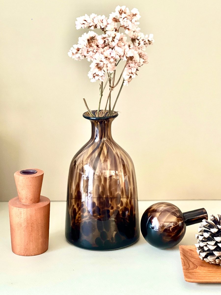 Petite carafe décorative Léopard en verre fumé ambré - B&Inside