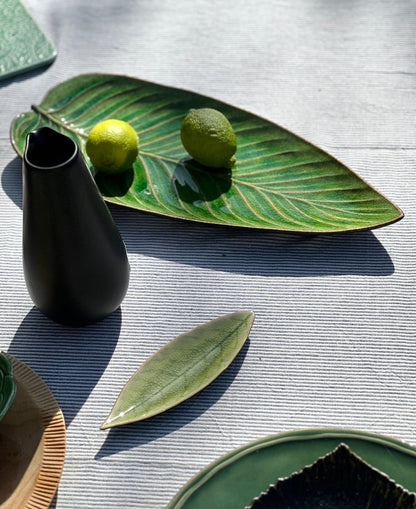 Plat STRELITZIA en grès - Design végétal vert - B&Inside