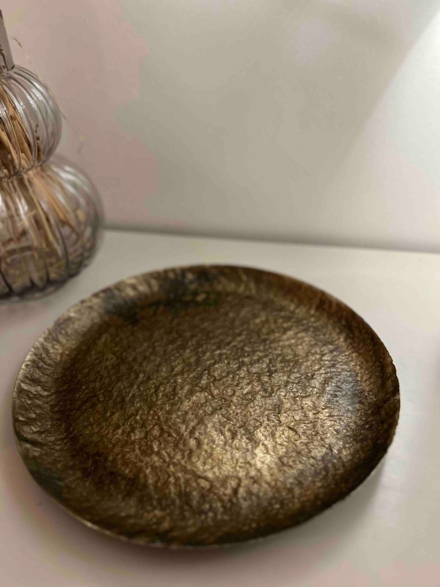 Plateau rond métal martelé bronze TAWAKE 35cm - B&Inside