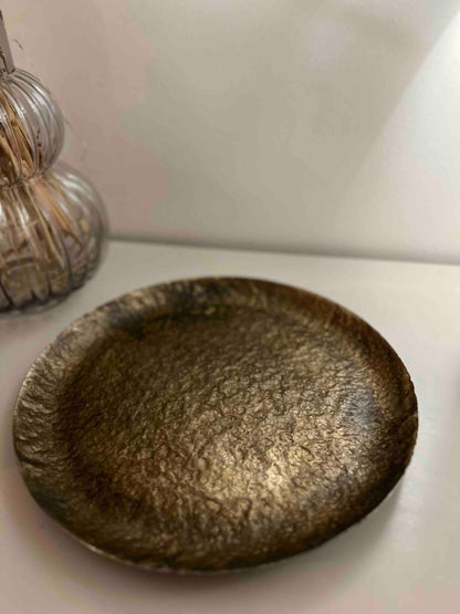 Plateau rond métal martelé bronze TAWAKE 35cm - B&Inside