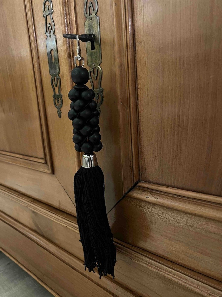 Porte - clés en coquillages blancs ou noirs - ONANG - B&Inside