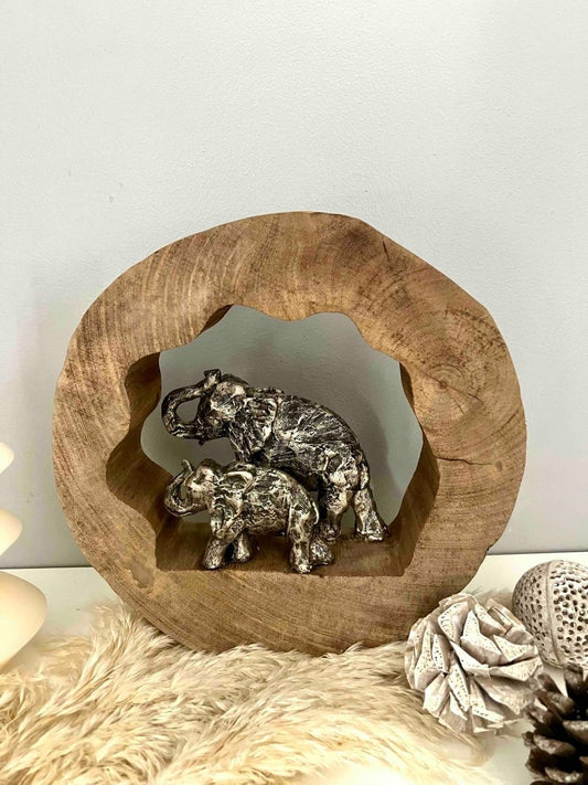 Statuette éléphants KENYA en métal dans une structure en bois - B&Inside
