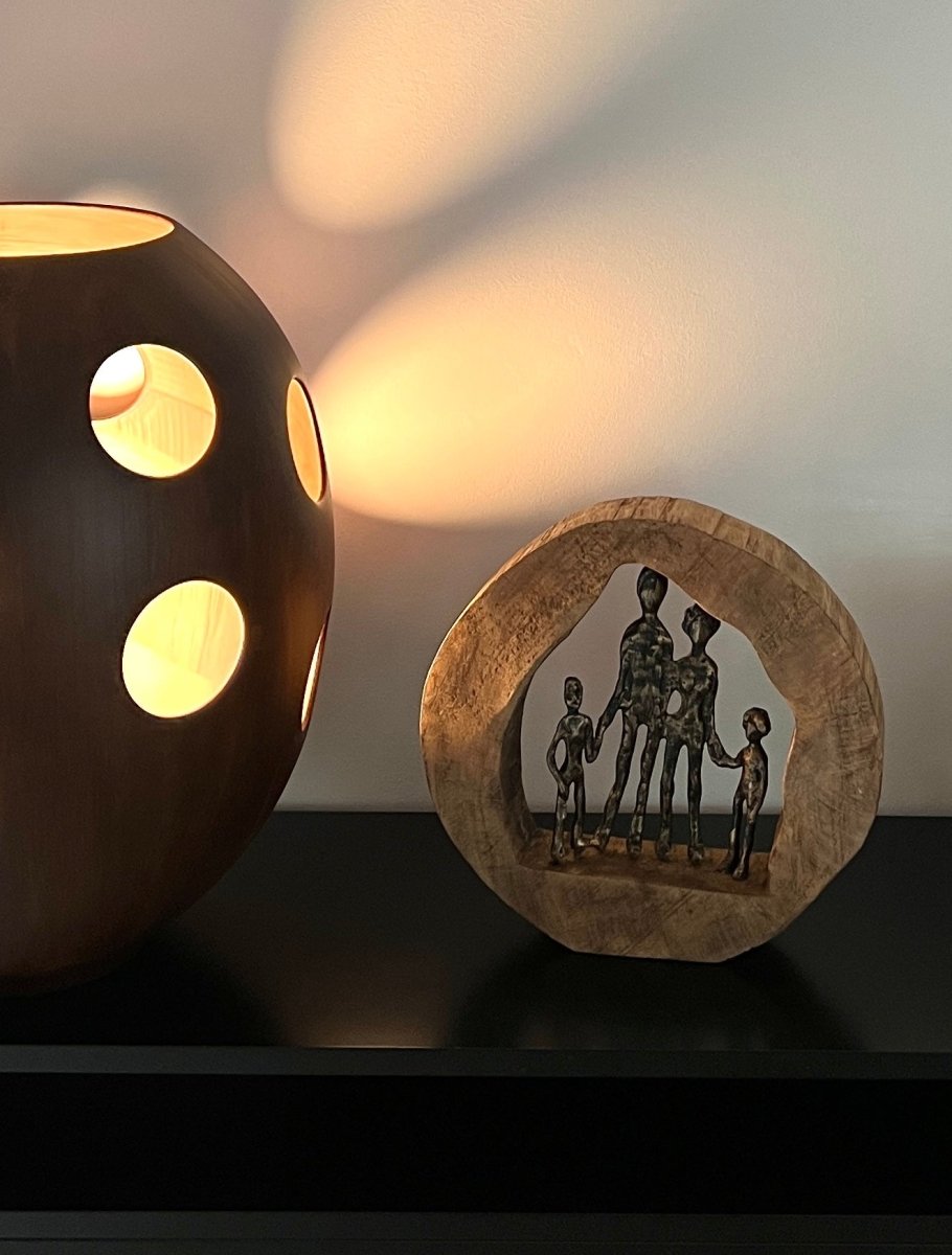 Statuette FAMILY un couple et deux enfants dans une structure en bois - B&Inside