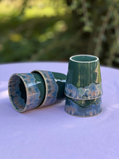 Tasse CAPRICE vert foncé en grès fin - B&Inside