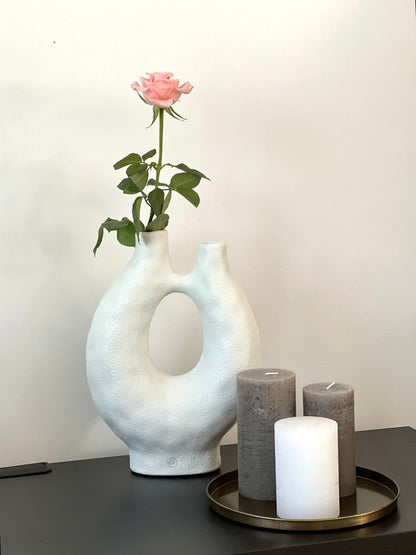 Vase blanc en céramique forme originale AYLA - Design contemporain - B&Inside