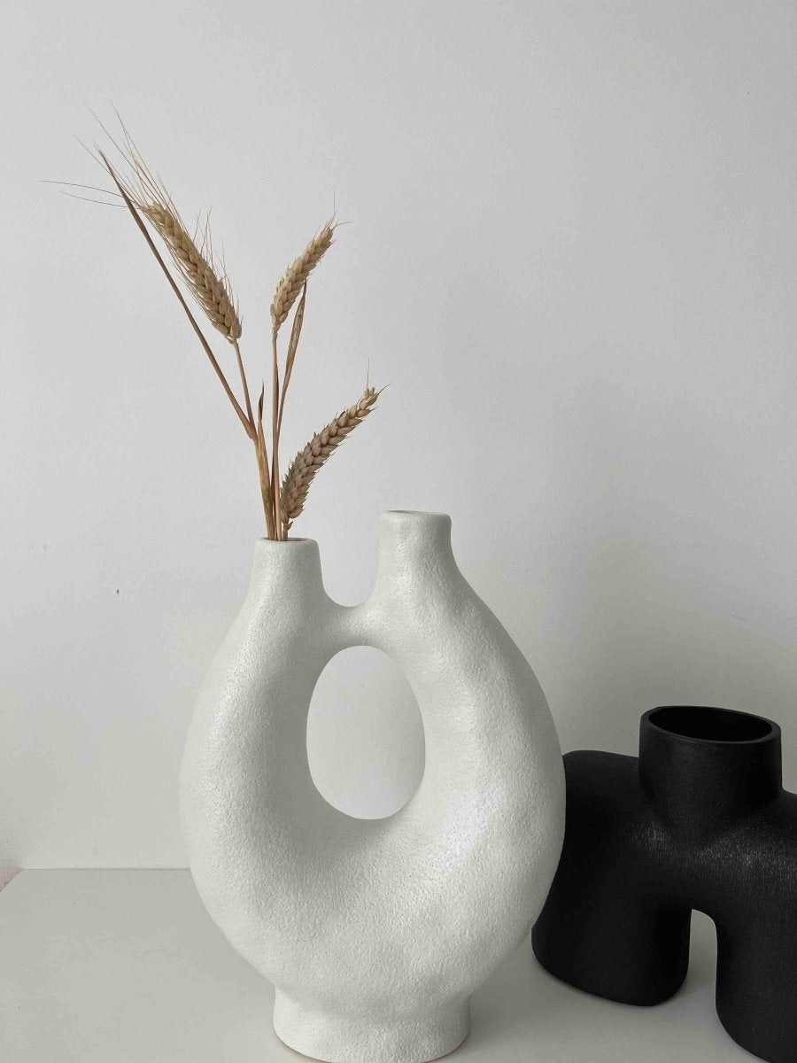 Vase blanc en céramique forme originale AYLA - Design contemporain - B&Inside