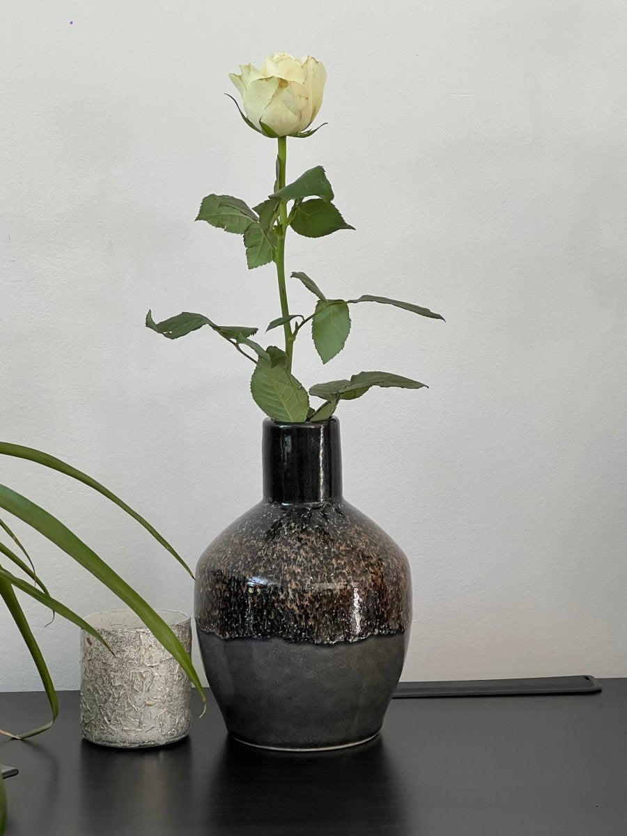 Vase CREPUSCULE en grès noir et gris - B&Inside