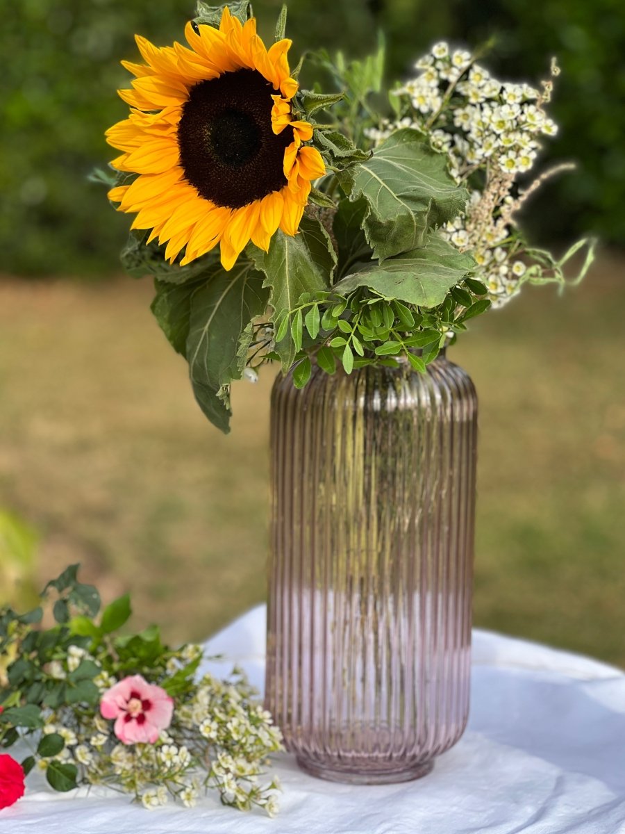 Vase JAZZ en verre rose transparent strié - B&Inside