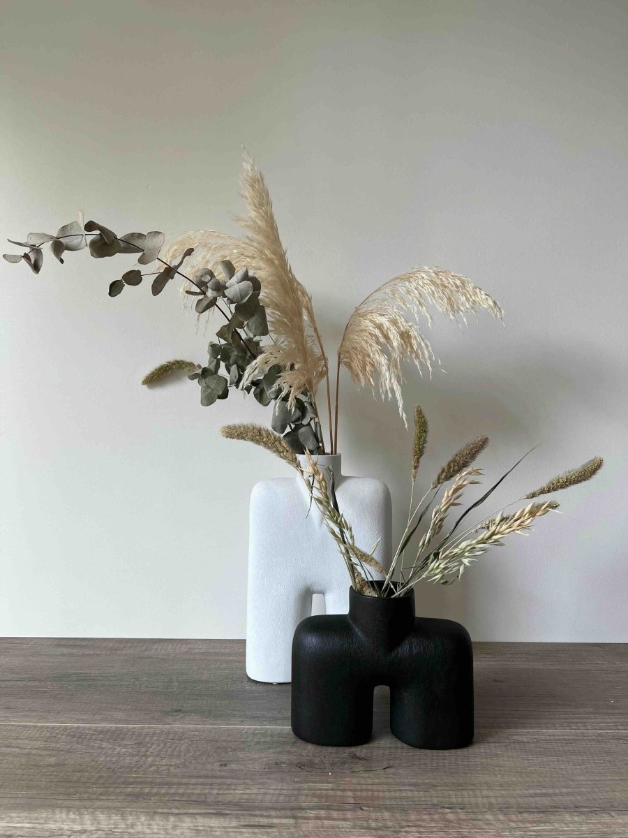 Vase noir incurvé PETIT SOBA - B&Inside