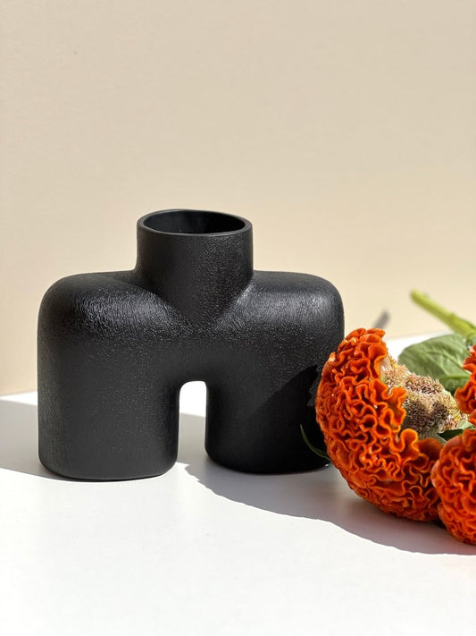 Vase noir incurvé PETIT SOBA - B&Inside