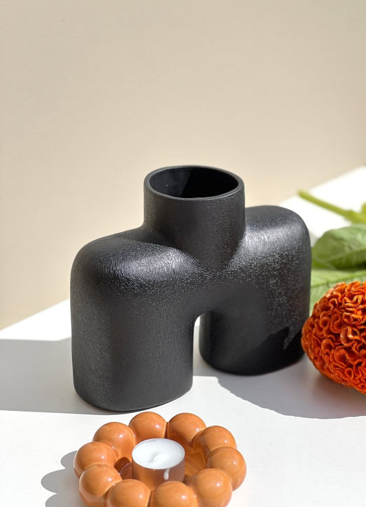Vase noir incurvé PETIT SOBA - B&Inside