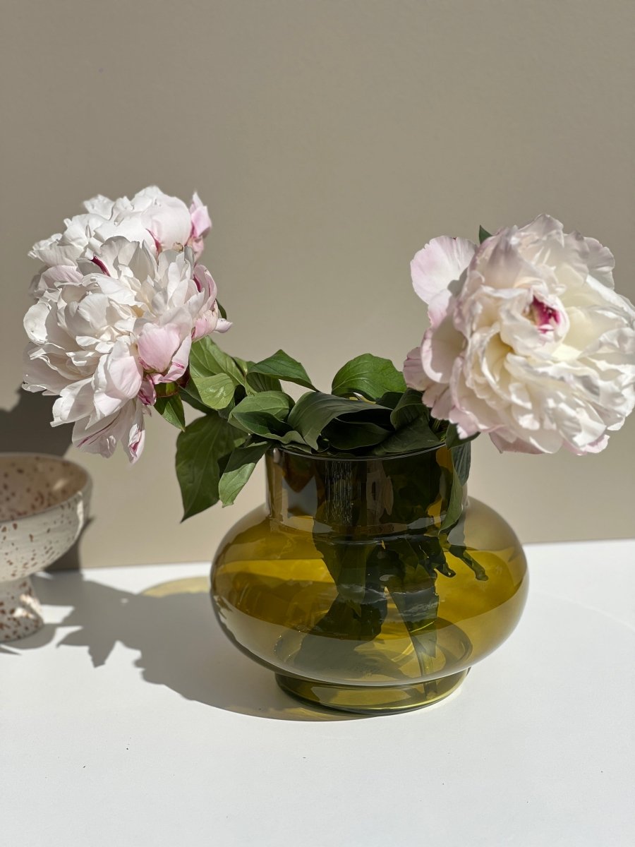 Vase rond en verre TUMMY vert olive - B&Inside